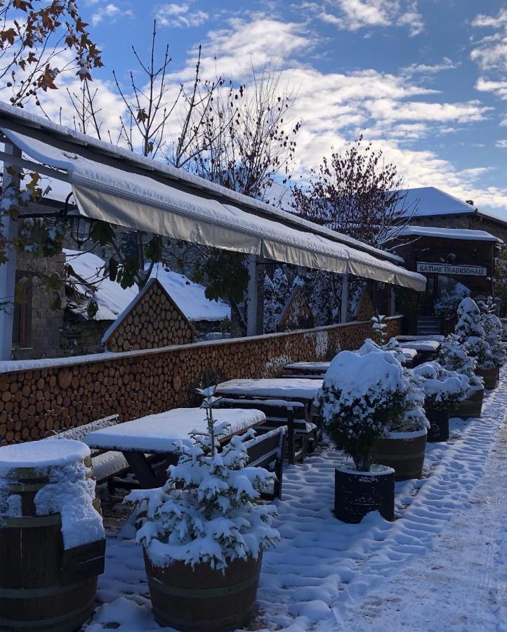 Hotel Ambassador Voskopojë 외부 사진